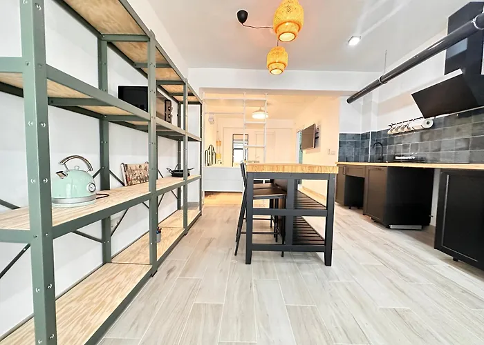 Alberola Industrial Style Apartman