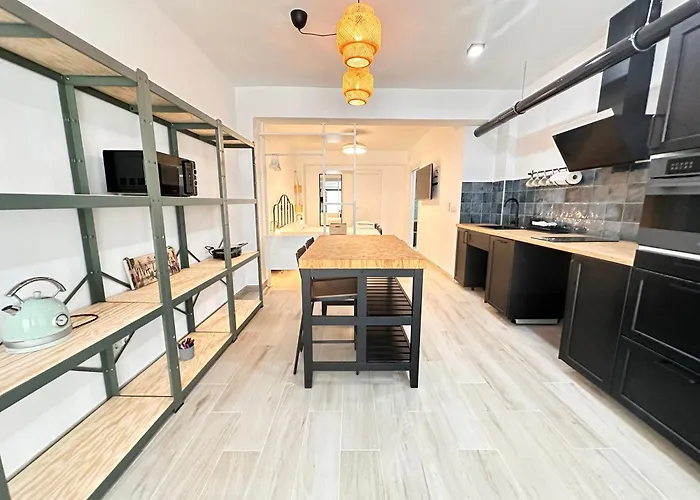 Alberola Industrial Style Apartman *