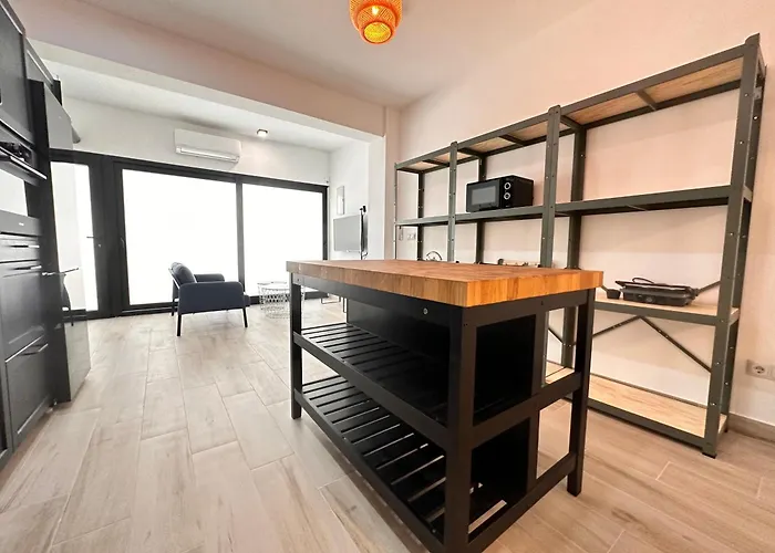Alberola Industrial Style Apartman