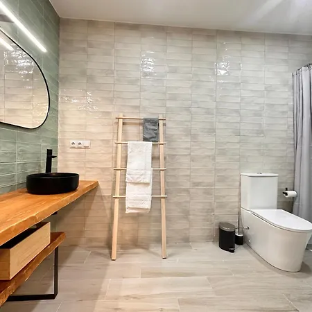 Alberola Industrial Style Apartment *